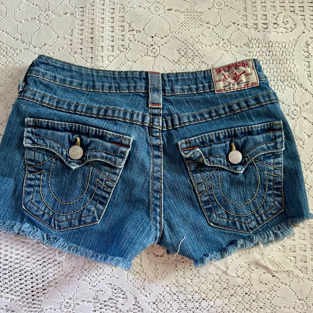 ICONIC FESTIVAL STYLE! True Religion Joey Big T Cut-Offs  Denim Shorts 27 🌿